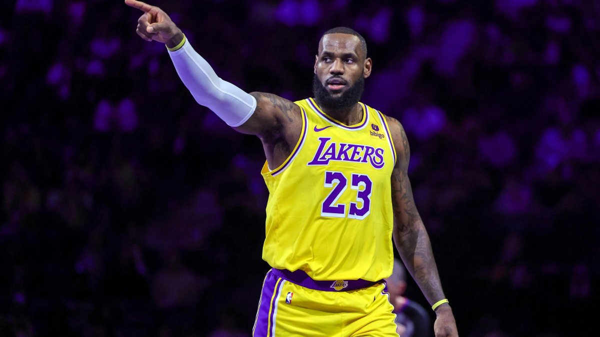 LeBron James'ten yeni rekor: 40 yaşındaki efsane NBA tarihine geçti