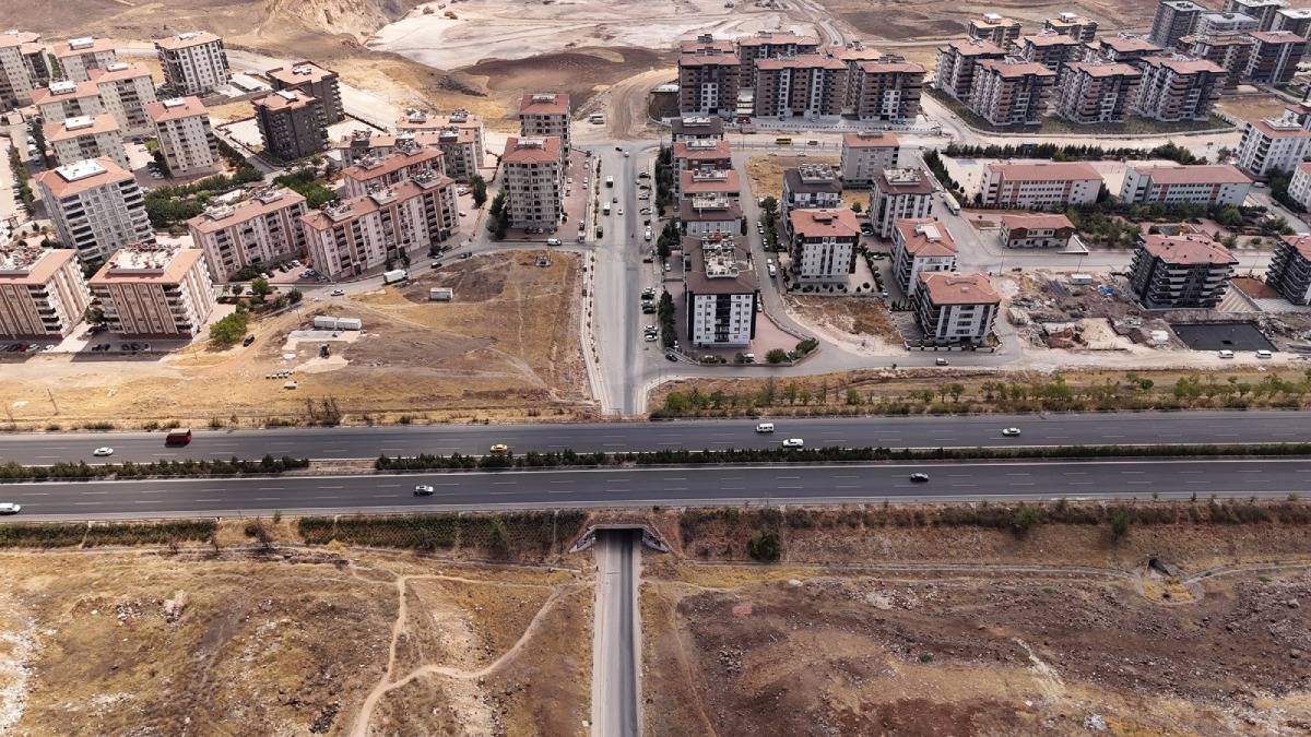 Gaziantep Büyükşehir köprülü kavşak yatırımlarını kent genelinde sürdürüyor