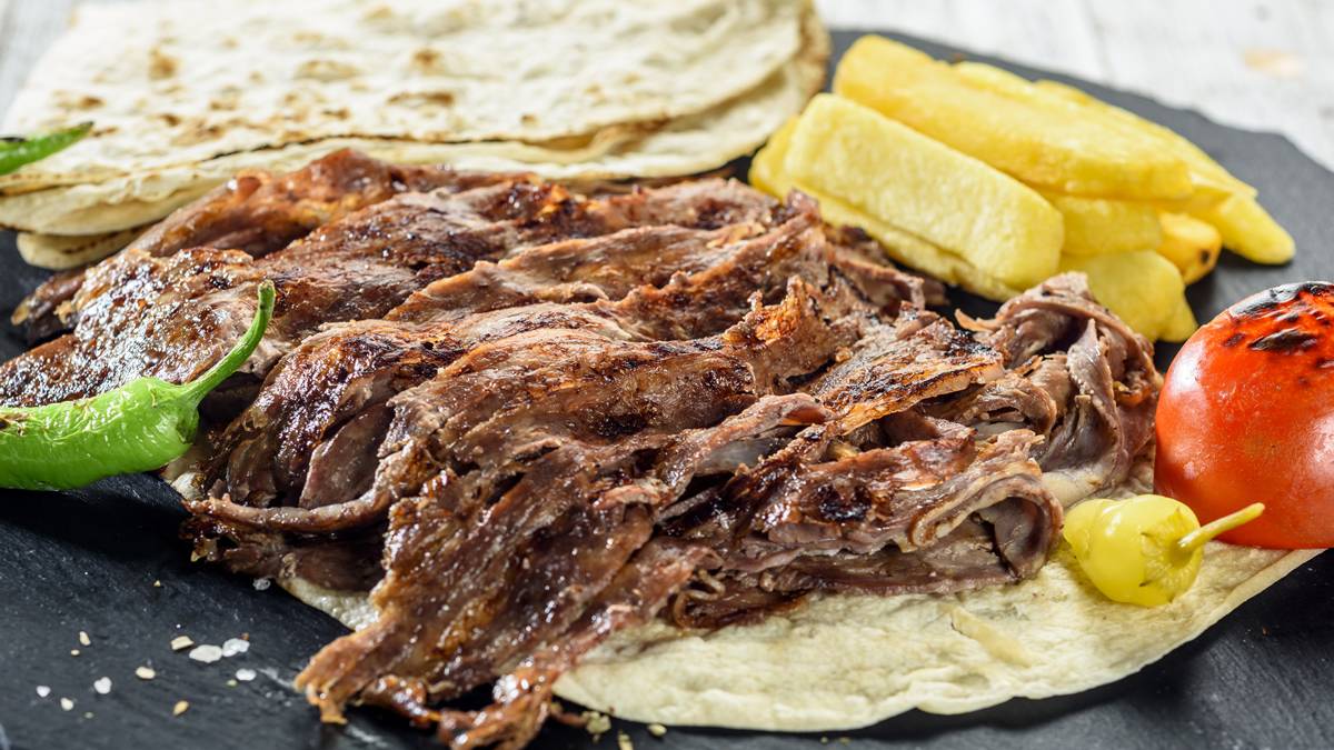 Dışarıdakini aratmayan lezzet: Yağlı kâğıtta kıyma döner tarifi viral oldu