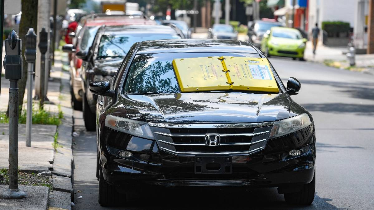 Hatalı park sorununa köklü çözüm! Hem park etmeyi öğretiyor, hem de ceza veriyor