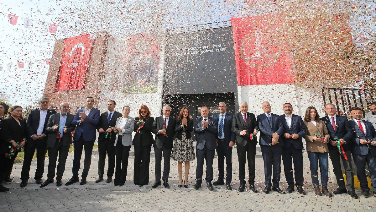 Karşıyaka’da görkemli açılış: Zübeyde Hanım Sosyal Tesisi hizmette!