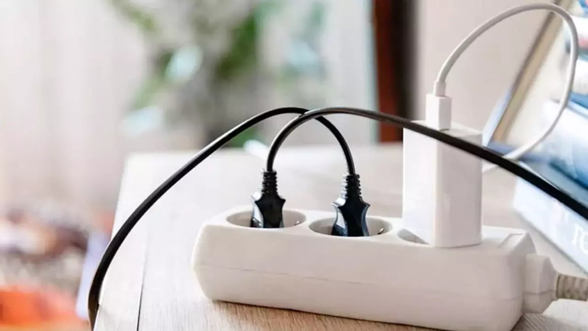 Evlerdeki gizli yangın tehlikesi! Mutfakta uzatma kablosu kullanırken dikkat