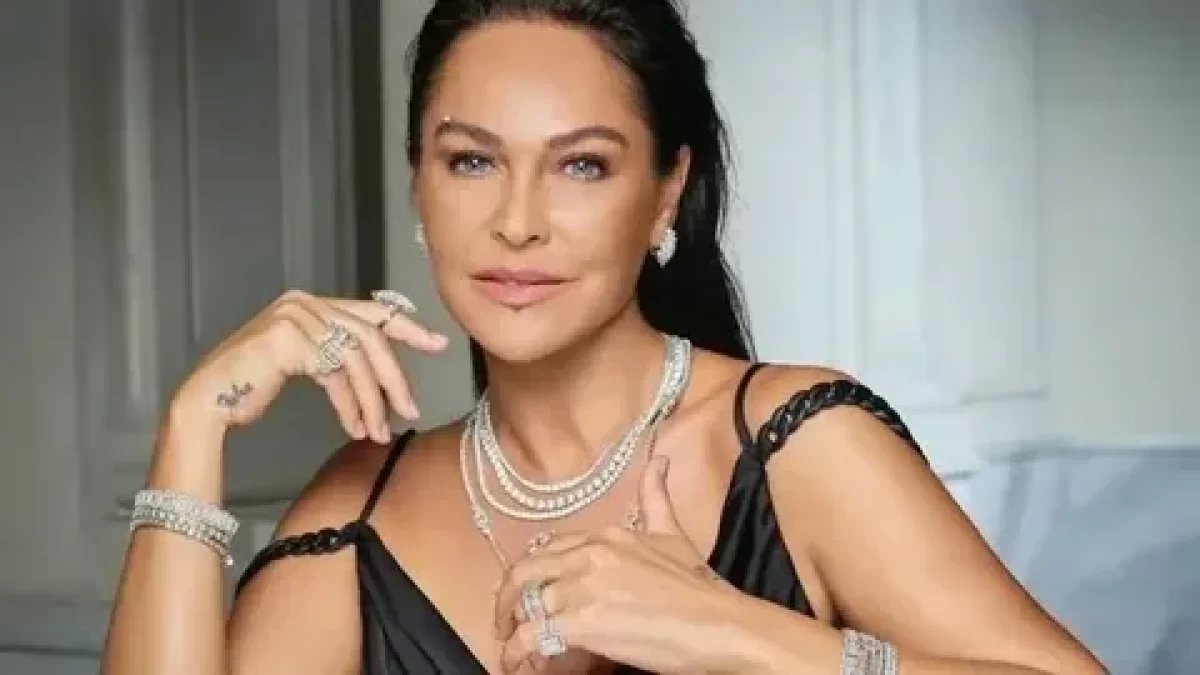 Sektörde bomba etkisi yaratacak anlaşma! Hülya Avşar yıllar sonra kuralını bozdu: Başörtülü rolde oynayacak