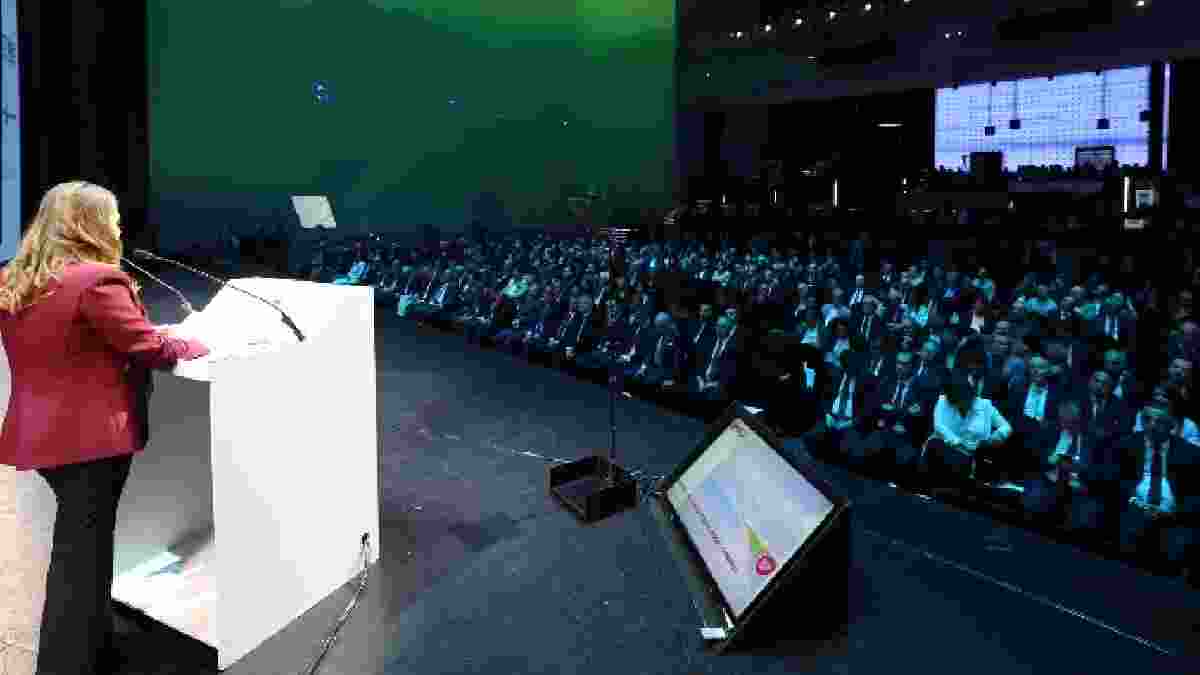 Başkan Vekili Özdemir Resort Turizm Kongresi’ne katıldı