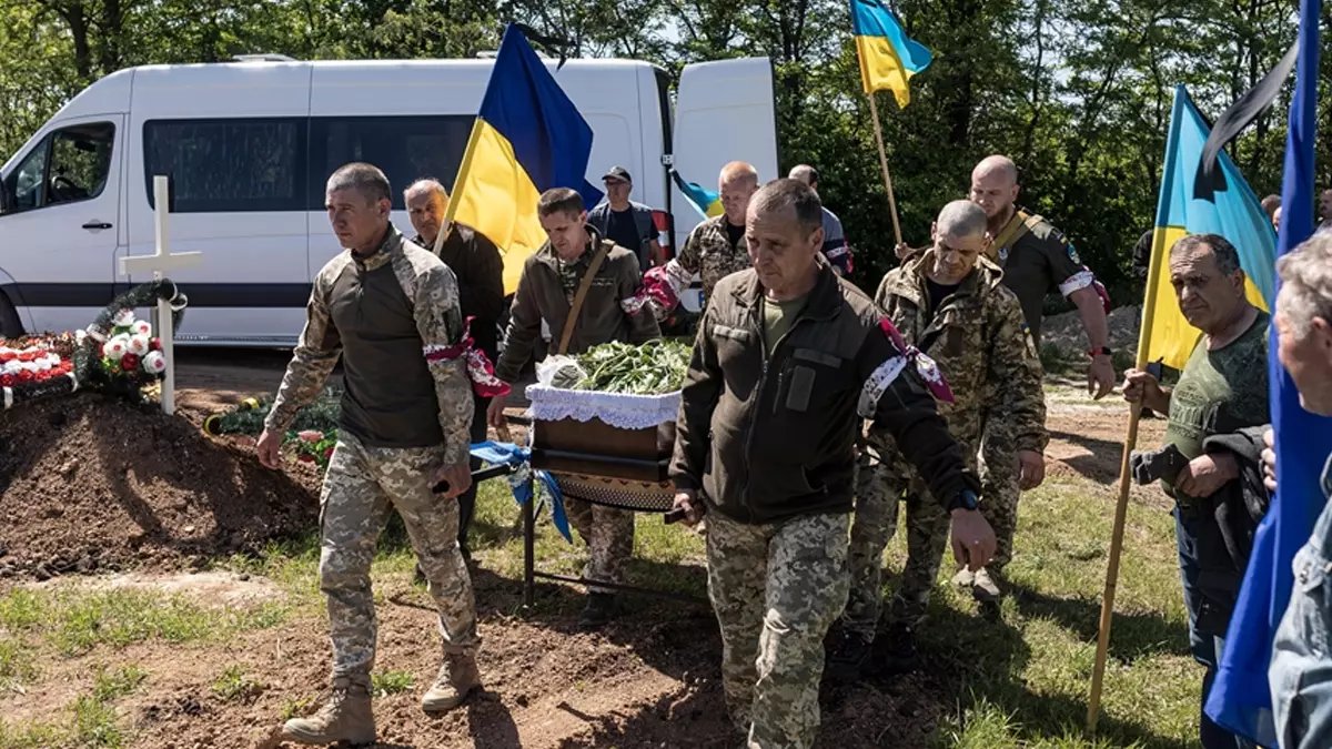 Ukrayna, Rusya’dan bin askerin cenazesini teslim aldığını açıkladı