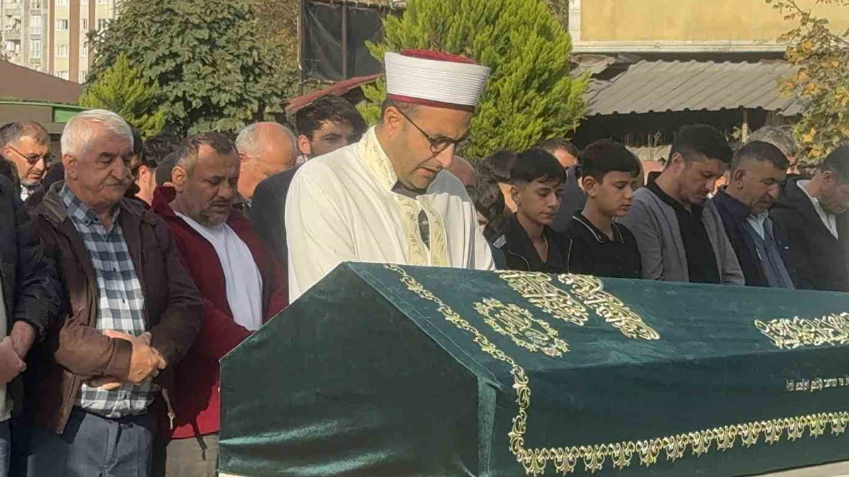 Döner yedikten sonra hayatını kaybeden çocuk toprağa verildi: Ruhsatsız restoran mühürlendi