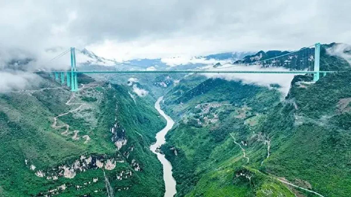 Dört yılda tamamlandı, dünyanın en yükseği oldu! Yüksek hızlı asansörü bile