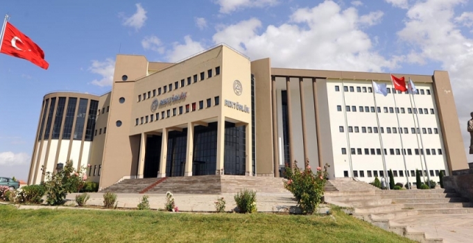 Erciyes Üniversitesi’nden FETÖ soruşturmasında 71 akademik personel atıldı