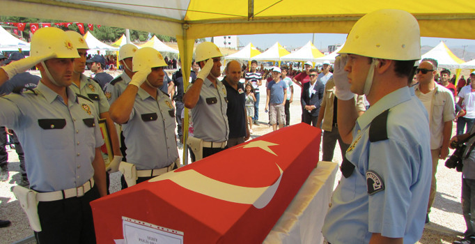 Organları bağışlanan şehit polis memuru Gökhan Özdemir toprağa verildi