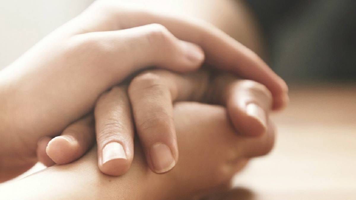 Araştırma: Hafif dokunuş beyinde güven hissi oluşturuyor