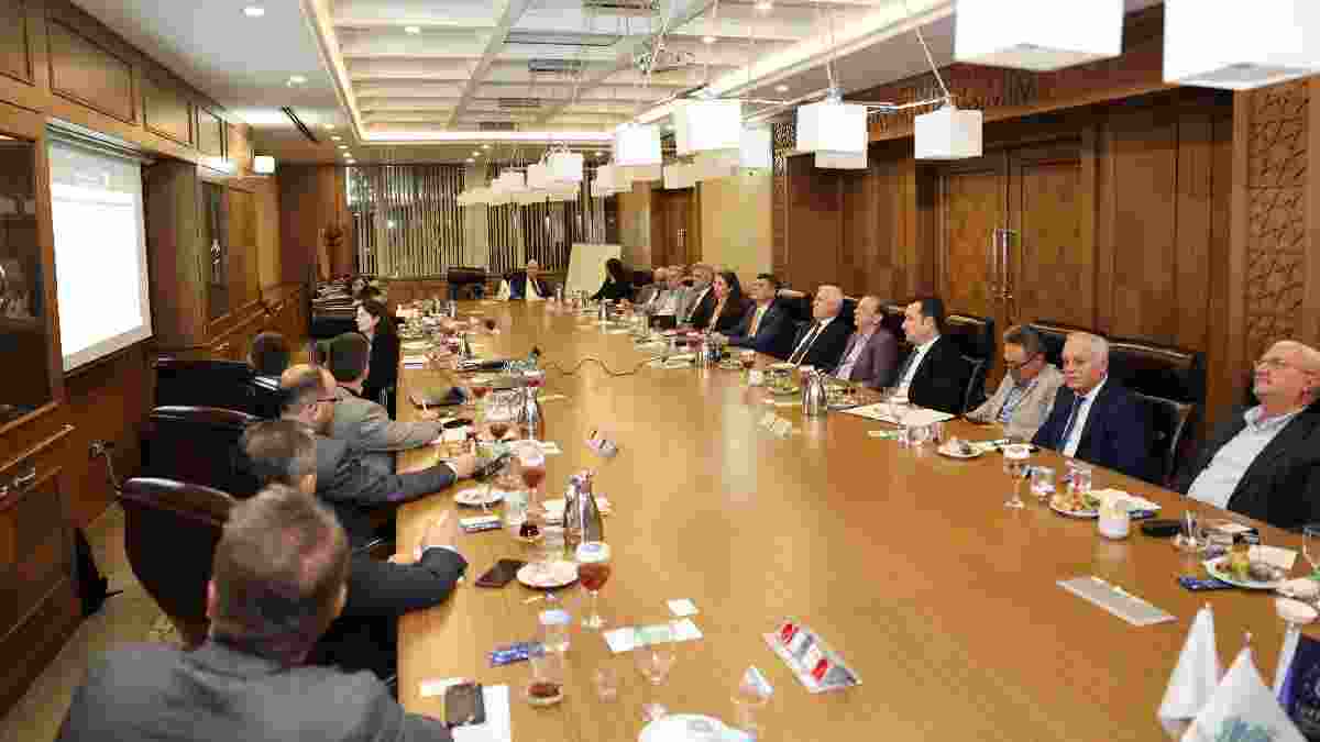 Büyükşehir Belediye Başkanı Mustafa Bozbey, sanayi ve lojistik sektörü temsilcileriyle buluştu