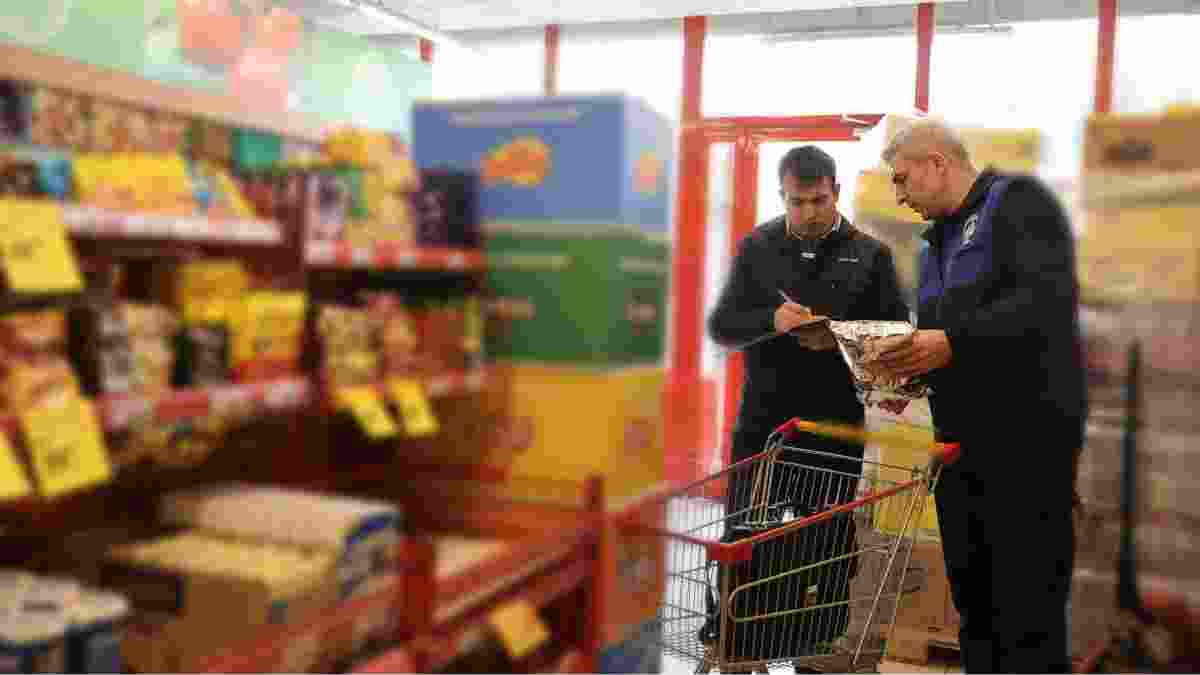 Büyükşehir zabıta ekiplerinden gıda denetimi: Tarihi geçmiş ürünlere el konuldu