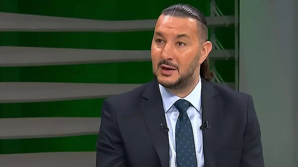 Galatasaray'ın eski futbolcusu Necati Ateş "Yüzde 100" diyerek Galatasaray'ın transferini duyurdu