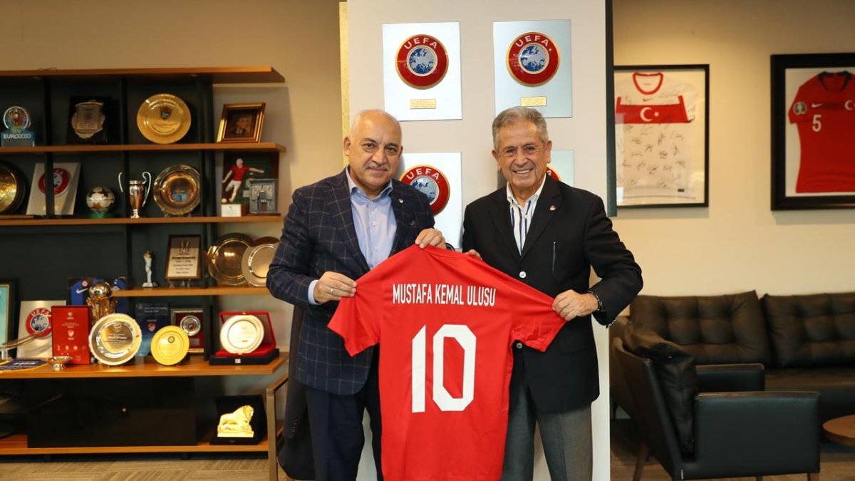 Ünlü iş insanının evi soyuldu: Milyonluk saatler ve tarihi plaket çalındı