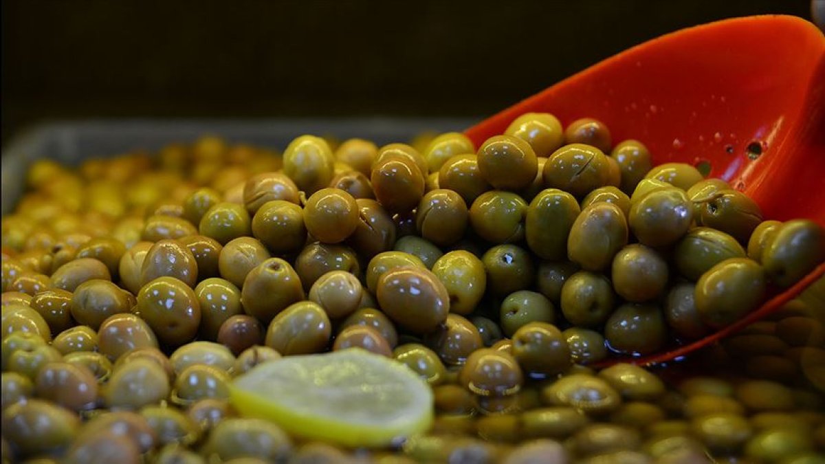 Sofralık zeytin alırken nelere dikkat etmeli? Çekirdek rengine ve kabuğa dikkat