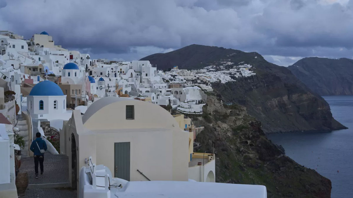 Santorini’deki 25 bin depremin sırrı çözüldü: Magma tetikledi