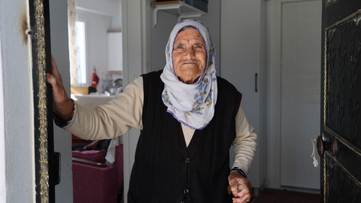 Yıllar önce eşini kaybetmişti sonra da evini! 90 yaşındaki Fatma Nine yeni evine kavuştu: "Devlete kurban olayım"