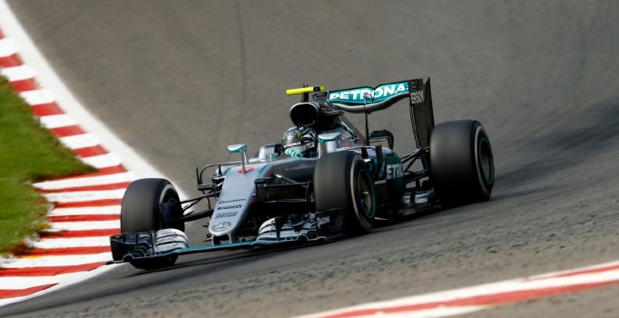 Mercedes AMG Petronas İtalya’da da zirve peşinde