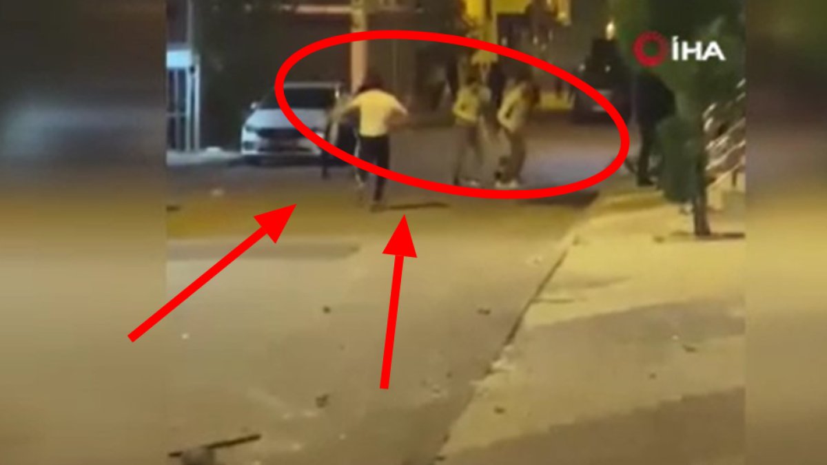 İstanbul'da taşlı sopalı kavga kamerada! Evlerin camları kırıldı, çok sayıda gözaltı var