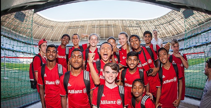 Allianz, genç futbolseverleri Bayern Münih'le buluşturdu