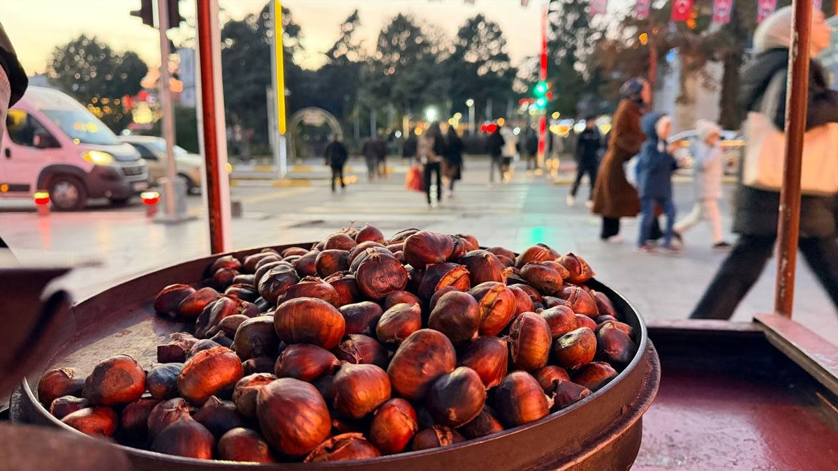 Kışın gözdesi kestane tezgâhlara dönüş yaptı: Fiyatları cep yakıyor