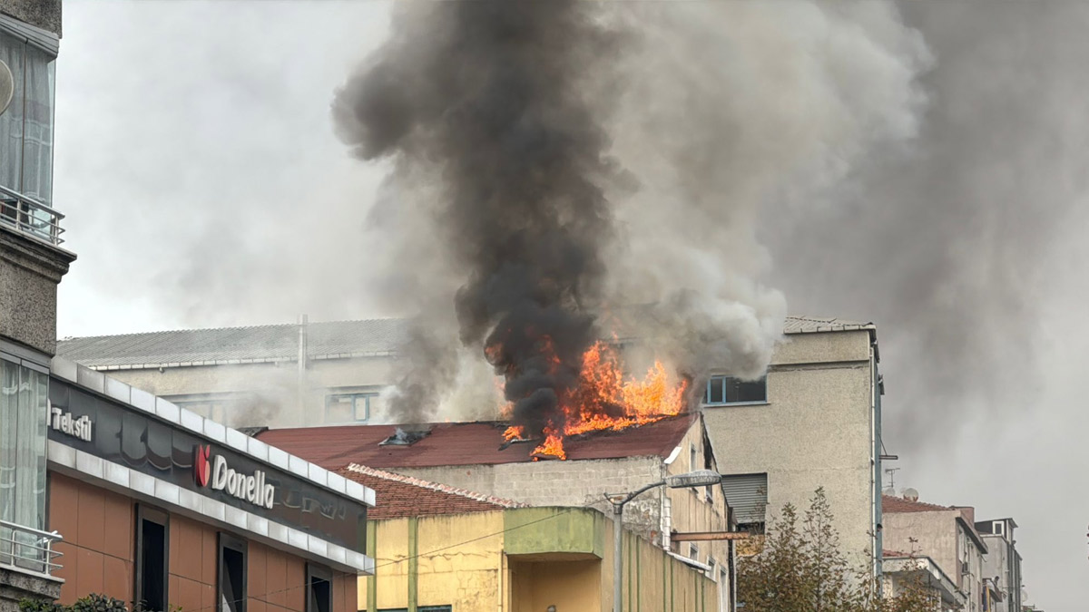 Güngören’de tekstil fabrikasında yangın! İtfaiye ekipleri müdahale etti