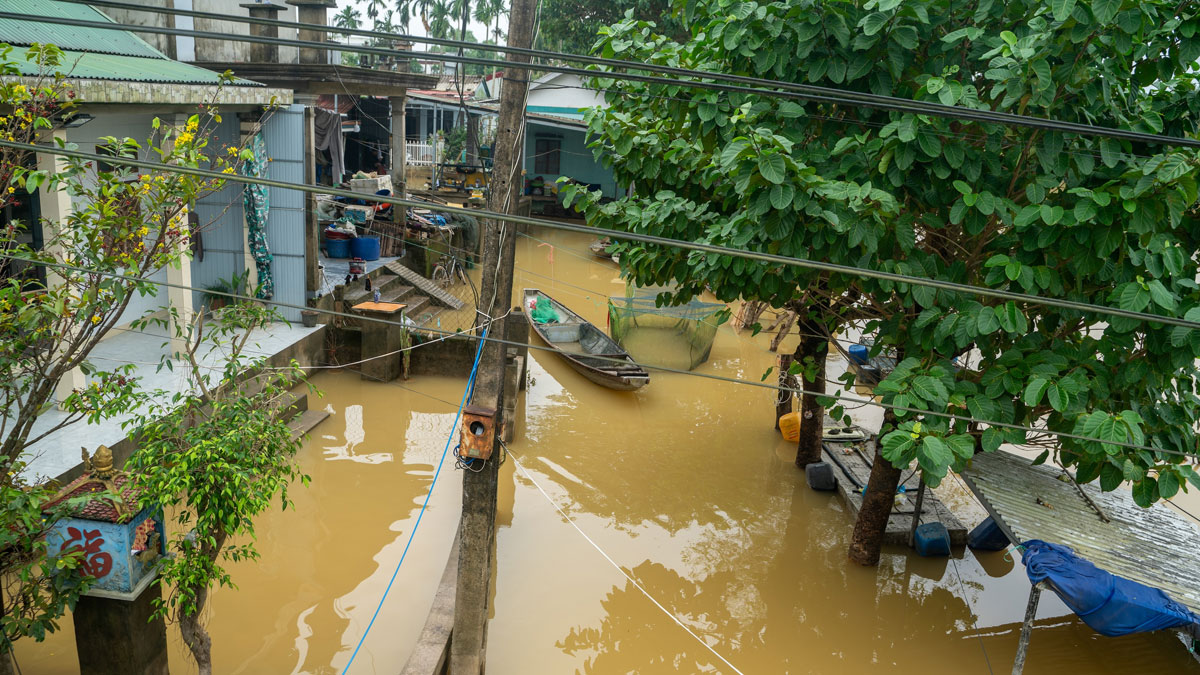 Vietnam'daki sel felaketinde bilanço ağırlaşıyor: Ölü sayısı 90'a çıktı