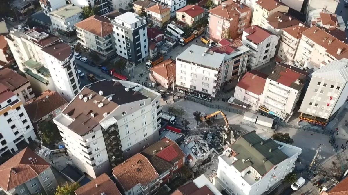Gebze’de yıkılan bina çevresindeki 21 yapı tahliye edildi: Metro güzergahındaki 34 riskli binaya ne oldu
