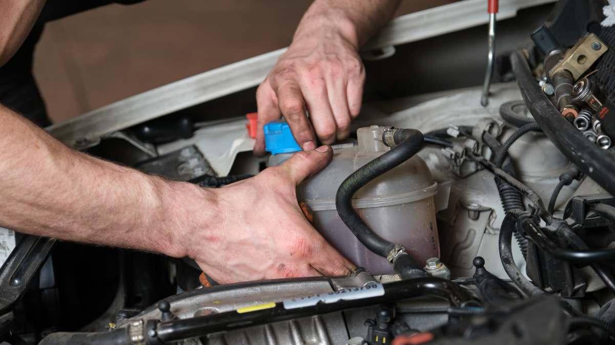 Ustalar bu noktaya dikkat çekiyor! Araç bakımının kritik adımı: Atlayan 200.000 TL zararla karşılaşabilir