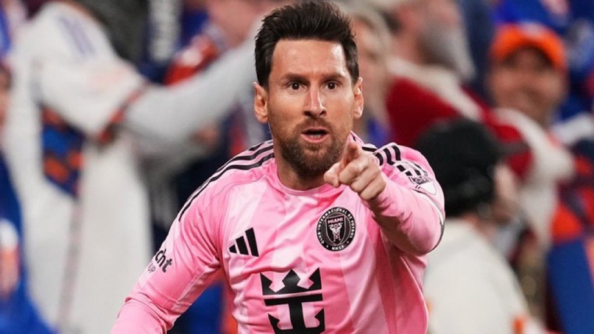 Lionel Messi'den yeni rekor: Arjantinli yıldız tarihte bir ilki başardı