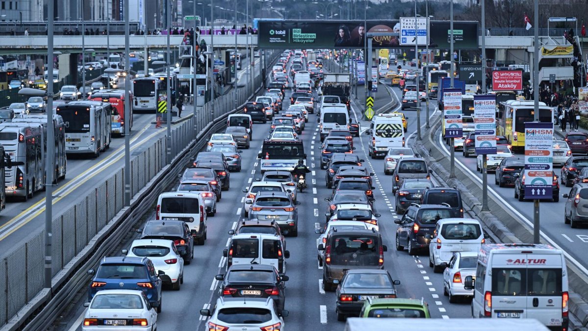 İstanbul'da trafik yoğunluğu yüzde 90'a ulaştı
