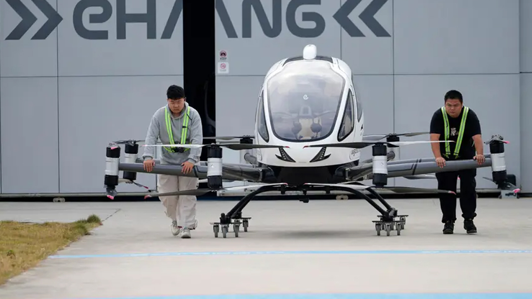 Bilim kurgu filmleri gerçek oluyor: Uçan arabalar denenmeye başladı