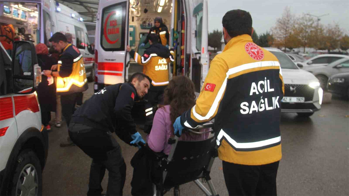 Konya'da öğrenci servisi devrildi: Çok sayıda yaralı var