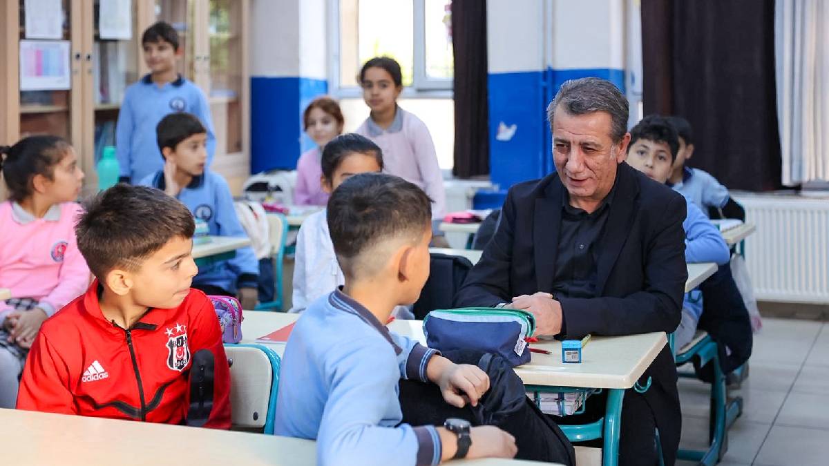 Başkan Yetişkin’den öğretmenler gününde anlamlı ziyaret