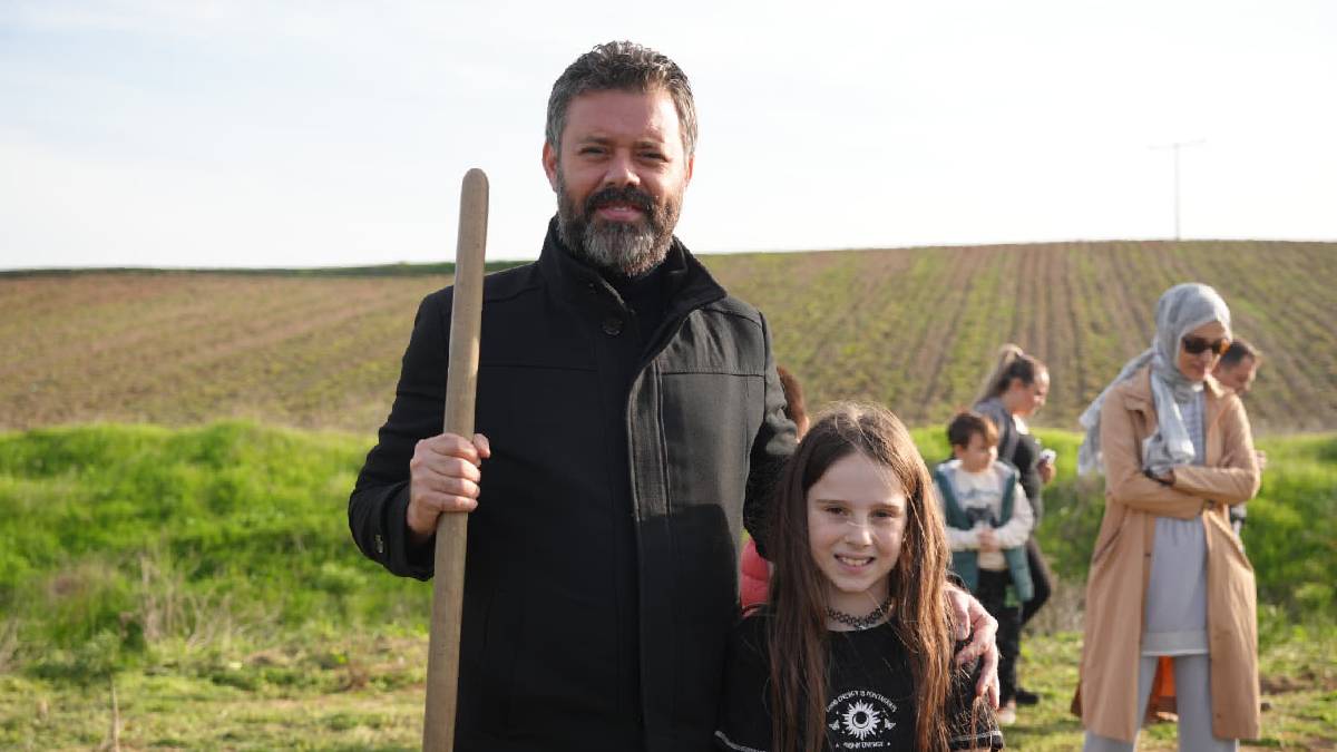 Öğretmenler Ormanı'nda fidanlar toprakla buluştu