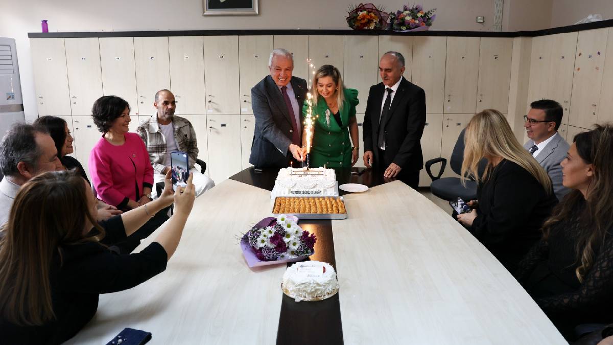 Başkan Şadi Özdemir: “Geleceği kuran öğretmenlerdir”