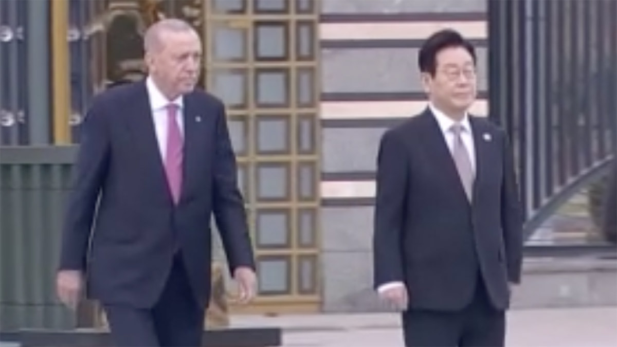 Erdoğan, Güney Kore lideri Lee'yi karşıladı