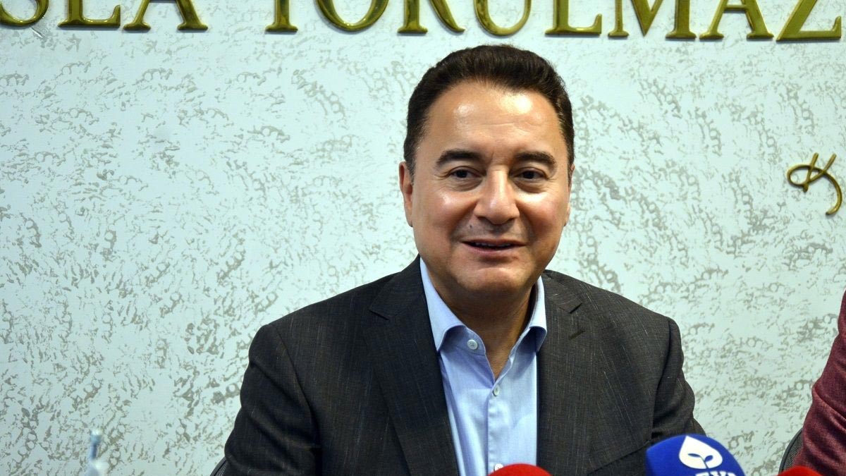 Babacan'dan anket: İlkokul üçüncü sınıf öğretmeninin adını hatırlayan var mı?