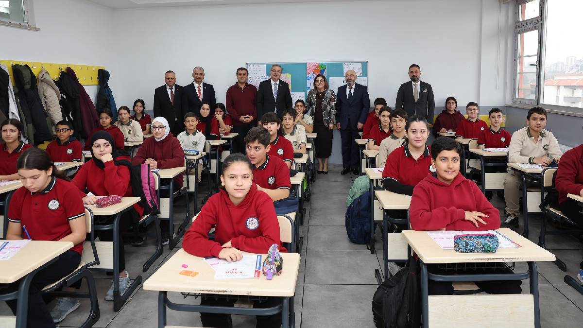 Başkan Şahin, bu yılın ilk deneme sınavında öğrencilerle bir araya geldi