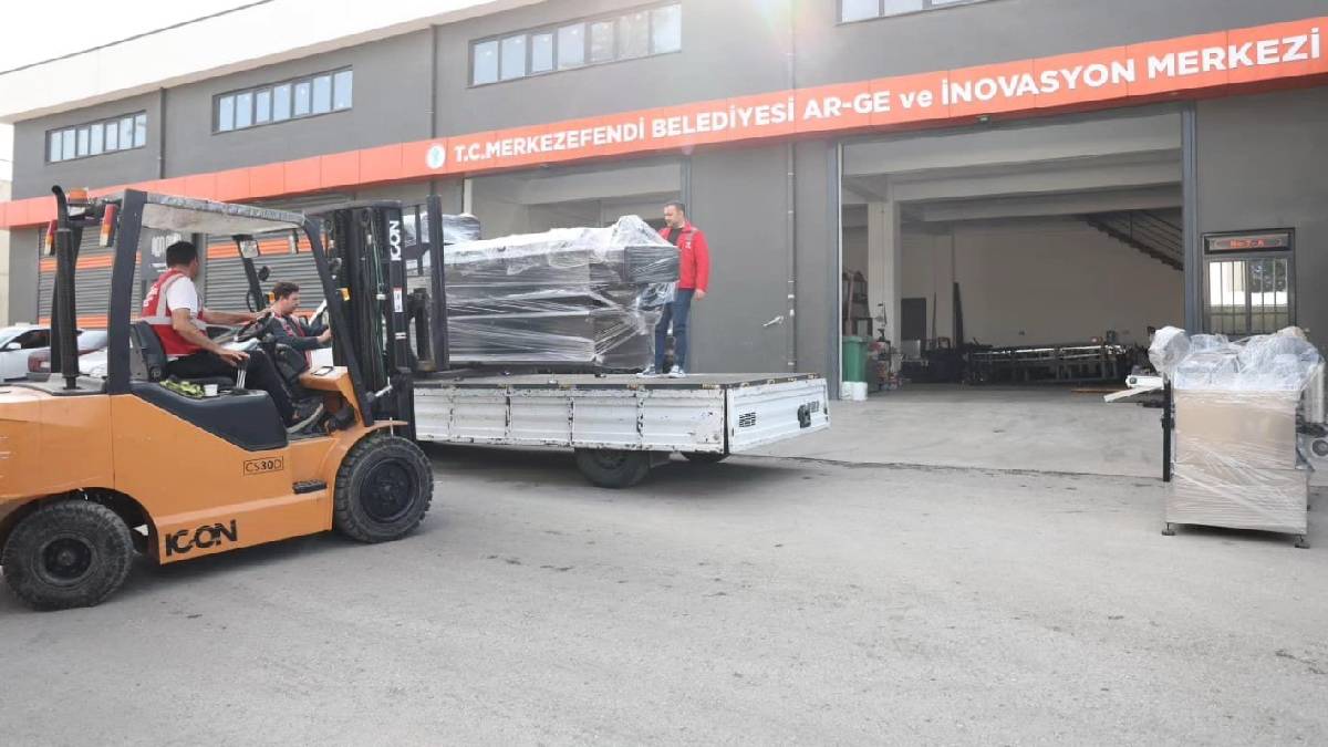 Merkezefendi Belediyesi’nin 33’ncü mama makinesi Çerkezköy’e teslim edildi