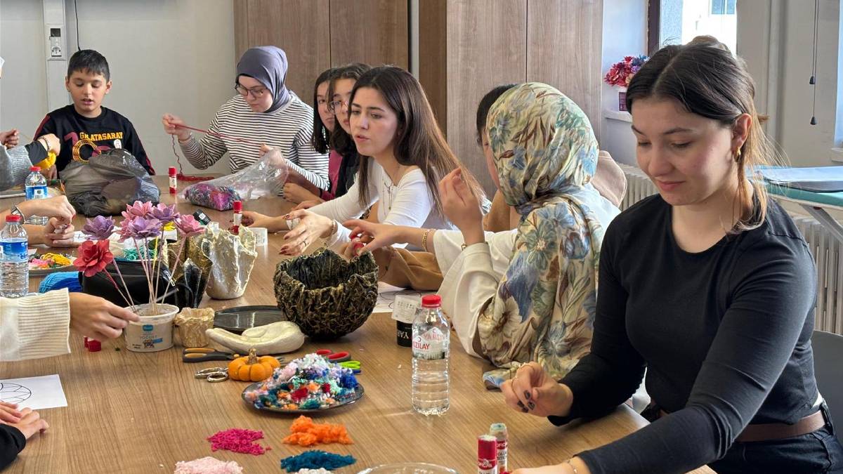 Büyükşehir özel gereksinimli bireyleri sanat çatısı altında buluşturuyor