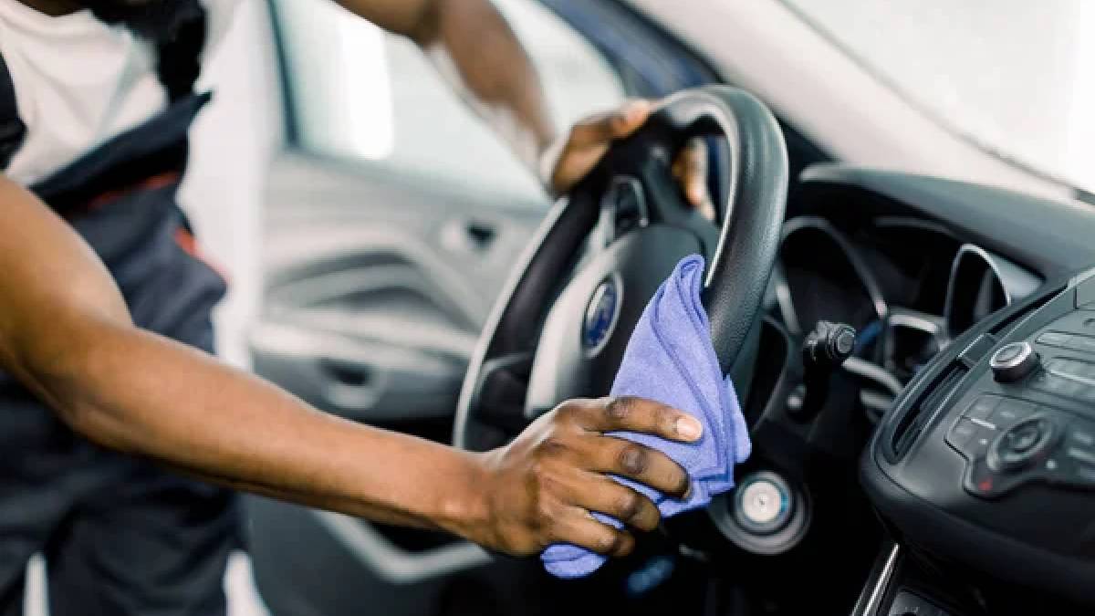 Arabanızın en kirli yeri neresi hiç düşündünüz mü? Ne vites ne kapı kolu: Uzmanlar “tuvaletten daha kirli” diyor