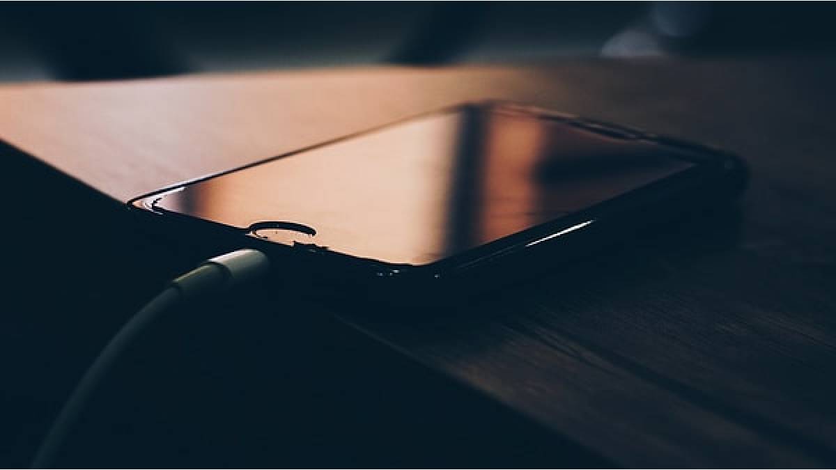 Telefon şarjını kaçta bırakmalısınız? %100 şarj gerçekten gerekli mi? Uzmanlar açıkladı!