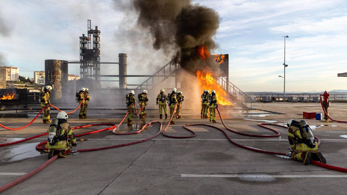 İzmir’in yeni itfaiye memurları göreve hazır