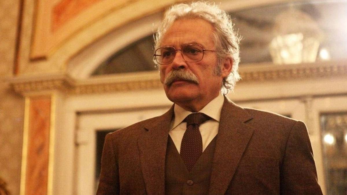 Haluk Bilginer'den elini öpmeye çalışan hayranına nasihat: Baban hariç kimsenin elini öpme