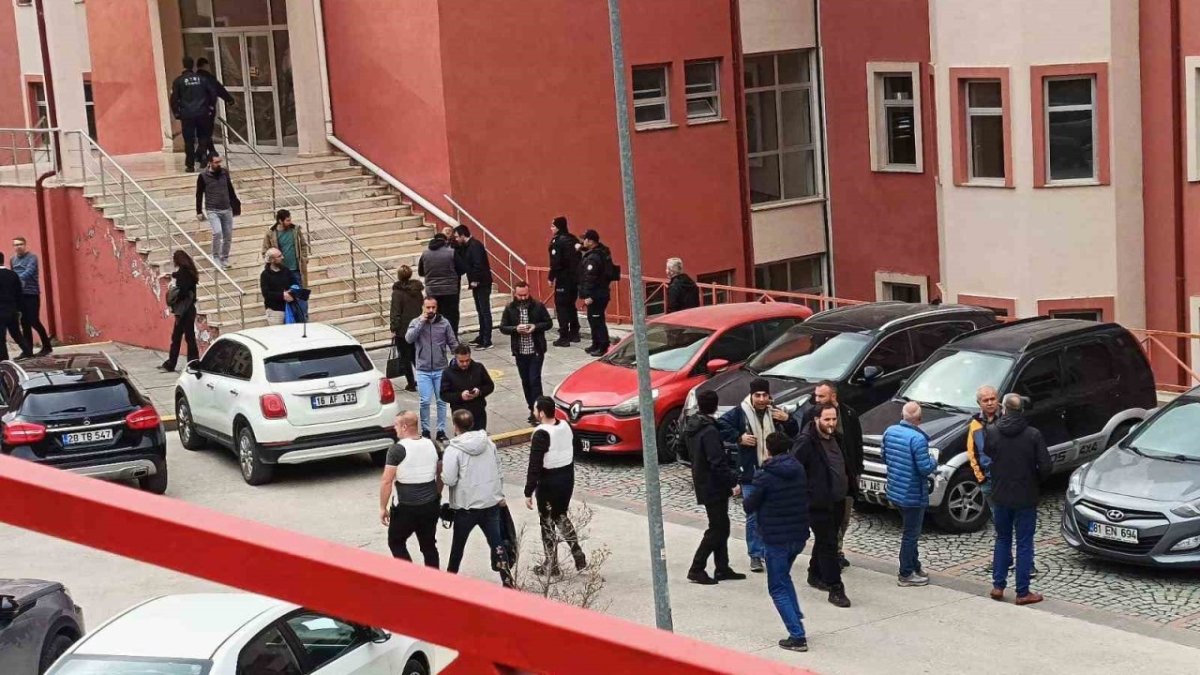 Gümüşhane Üniversitesi’nde silahlı rehine krizi: Polis olay yerinde