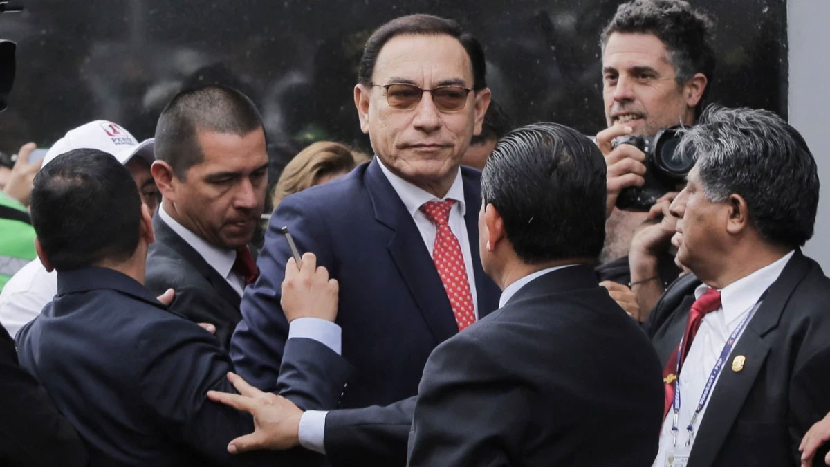 Eski Devlet Başkanına rüşvet suçlamasından 14 yıl hapis