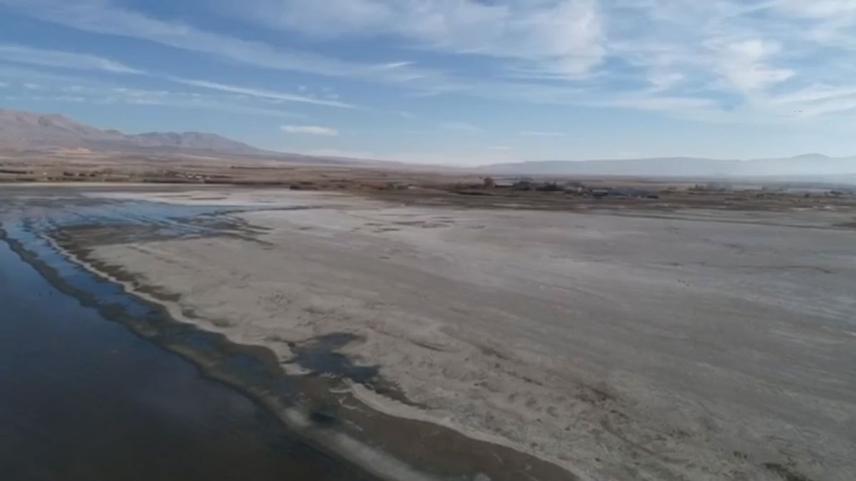 Uzmanlardan acil eylem çağrısı: Van Gölü’ndeki çekilme 2 kilometreye ulaştı