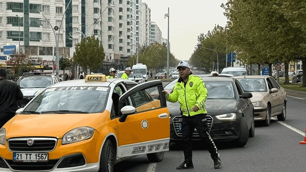 Dronlu denetimle yediği cezaya inanmadı! "Kamera şakası sandım" diyerek inkar etti: Sürücülerin panik halleri böyle yansıdı