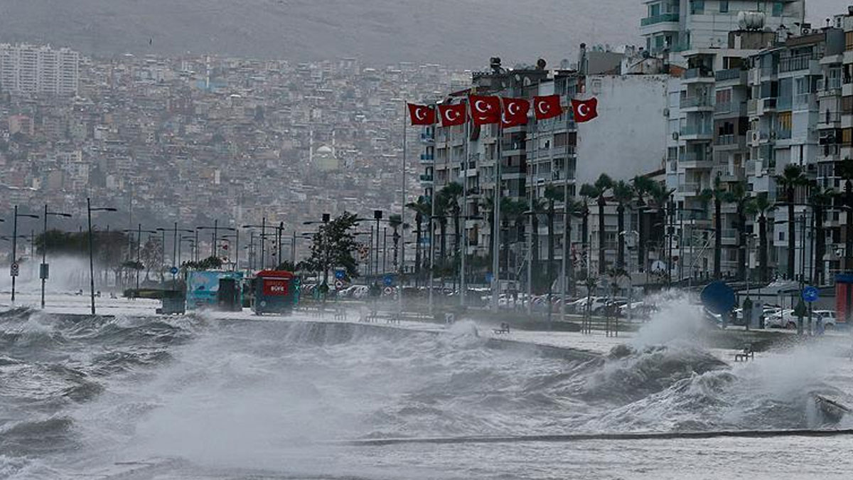 Meteoroloji'den İzmir, Aydın ve Balıkesir için 'turuncu' alarm: Çok kuvvetli sağanak ve fırtına geliyor!